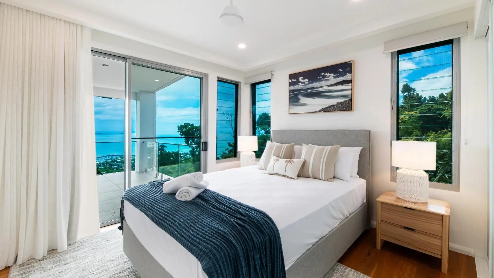 Coralair Whitsundays Villa Airlie Beach Australia