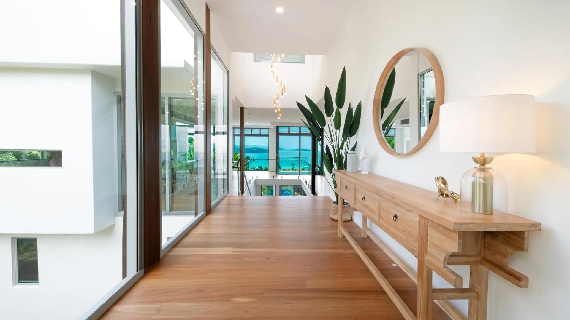 Coralair Whitsundays Villa Airlie Beach