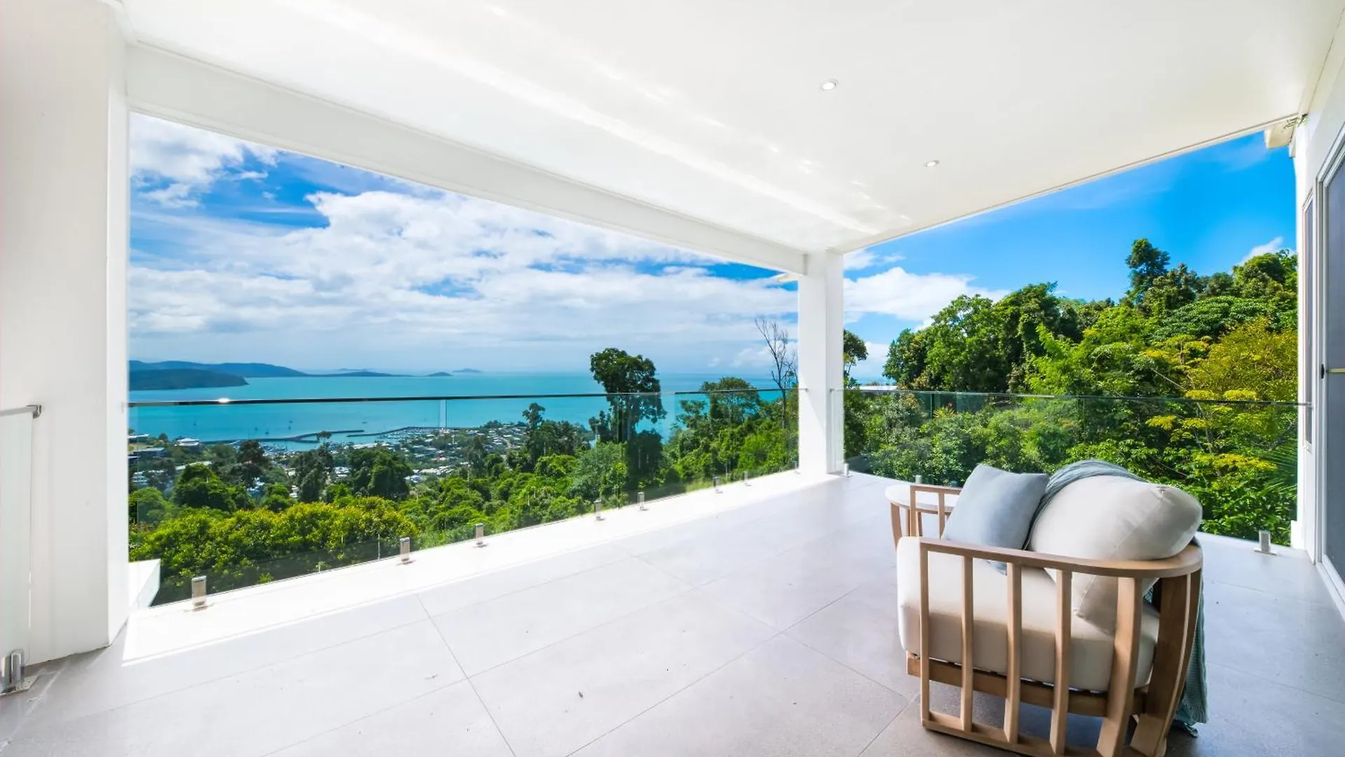 Coralair Whitsundays Villa Airlie Beach Holiday home