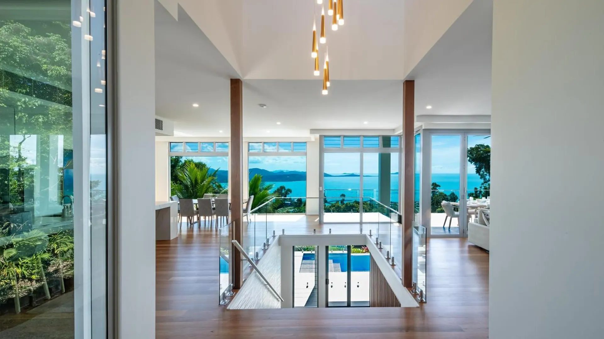 Coralair Whitsundays Villa Airlie Beach